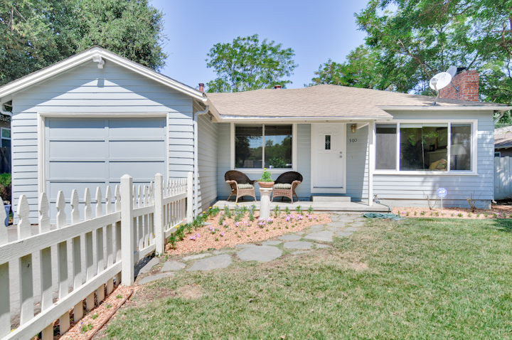 Front Yard (E) picture - 300 Monroe Dr, Mountain View 94040