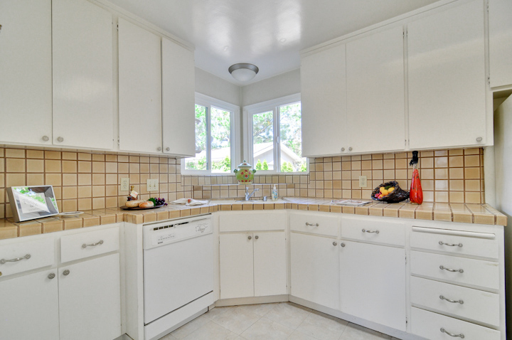 Kitchen (B) picture - 300 Monroe Dr, Mountain View 94040