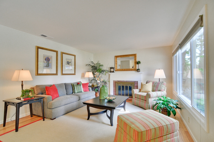 Living Room (A) picture - 300 Monroe Dr, Mountain View 94040