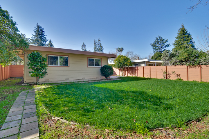 Back Yard picture - 4235 Ruthelma Ave, Palo Alto 94306