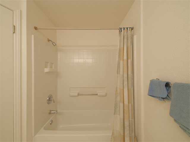 Bathroom3 Tub Picture - 2255 Showers Dr 341, Mountain View 94040 Bathroom3 Tub picture - 2255 Showers Dr 341, Mountain View 94040