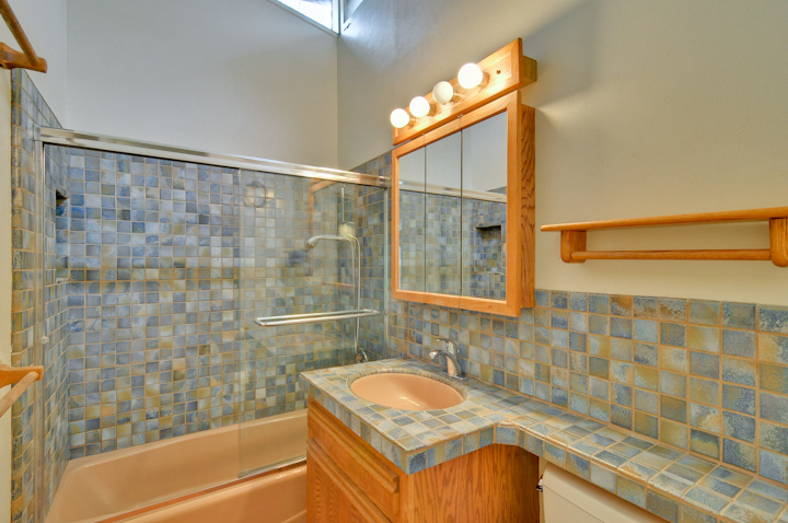 Bathroom picture - 281 Carolina Ln, Palo Alto 94306