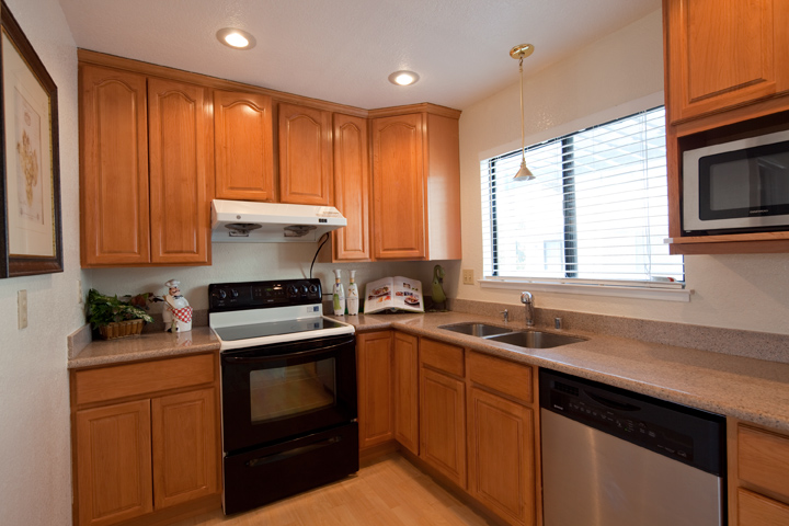Kitchen (A) picture - 10069 Craft Dr, Cupertino 95014