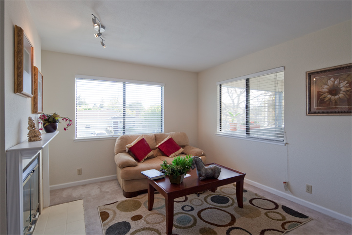 Living Room (C) picture - 10069 Craft Dr, Cupertino 95014