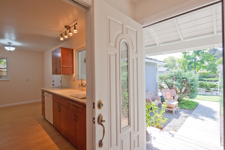Entrance (A) picture - 1032 Cuesta Dr, Mountain View 94040