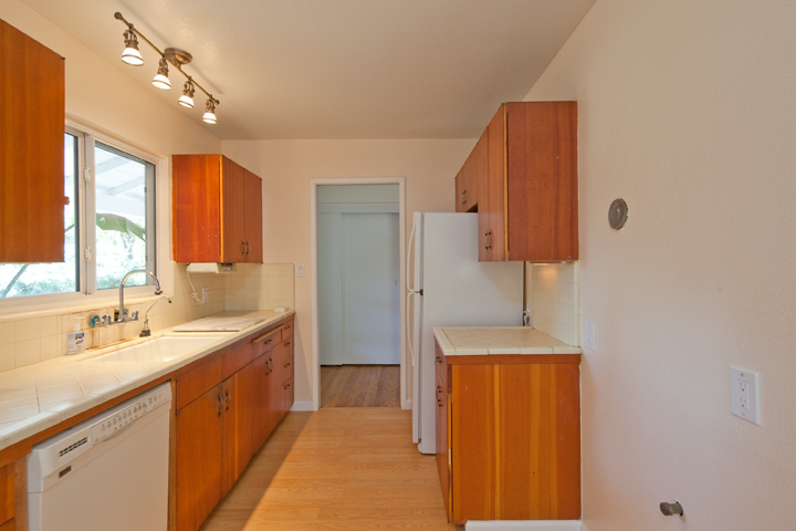 Kitchen (B) picture - 1032 Cuesta Dr, Mountain View 94040