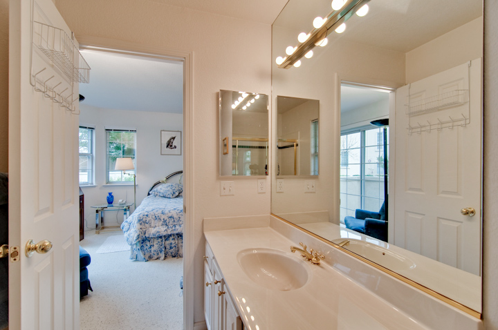 Guest Bathroom picture - 4173 El Camino Real, Unit 37, Palo Alto 94306