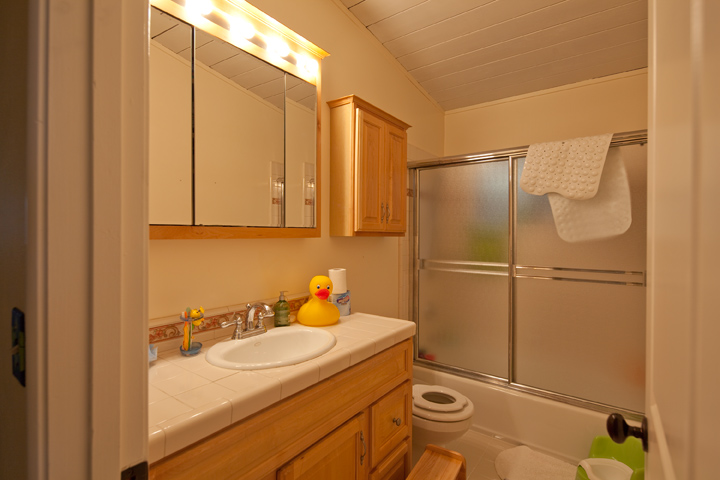 Bath (A) picture - 72 Lorelei Ln, Menlo Park 94025