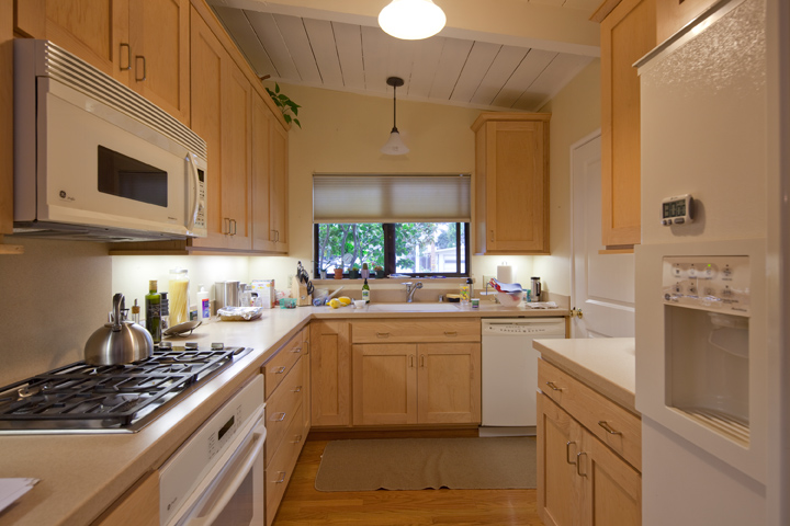 Kitchen (A) Picture - 72 Lorelei Ln, Menlo Park 94025 Kitchen (A) picture - 72 Lorelei Ln, Menlo Park 94025