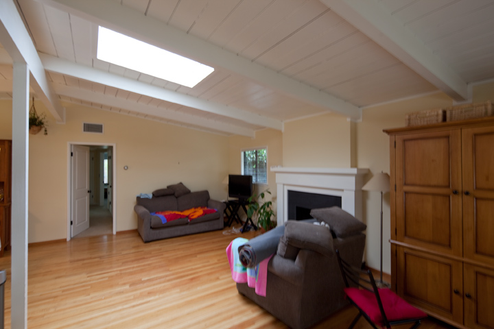 Living Room (B) picture - 72 Lorelei Ln, Menlo Park 94025