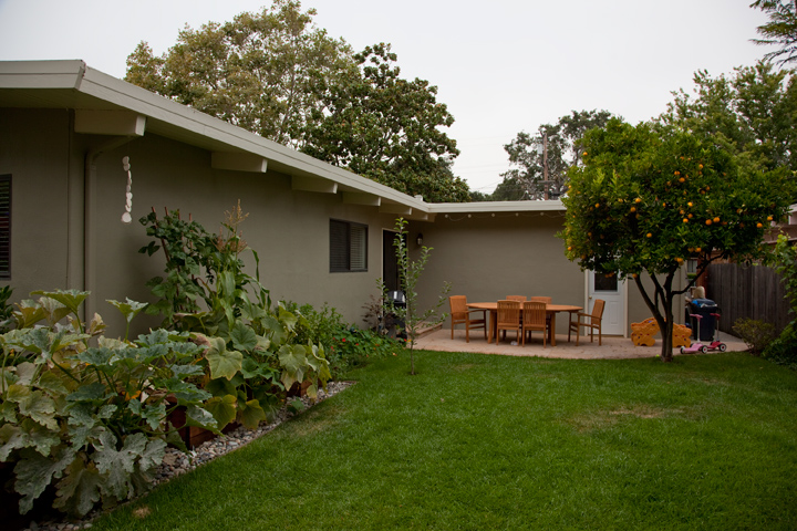 Side Yard (A) picture - 72 Lorelei Ln, Menlo Park 94025