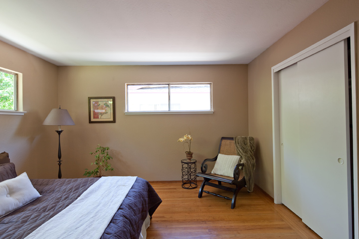 Master Bedroom picture - 3310 Louis Rd, Palo Alto 94303