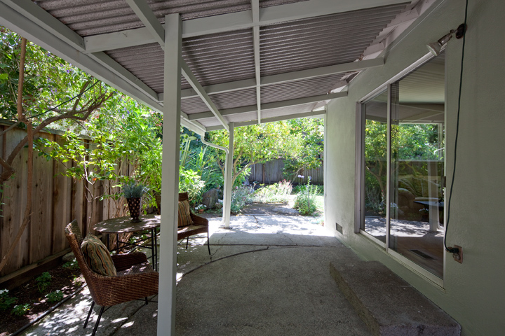Sideyard picture - 3310 Louis Rd, Palo Alto 94303