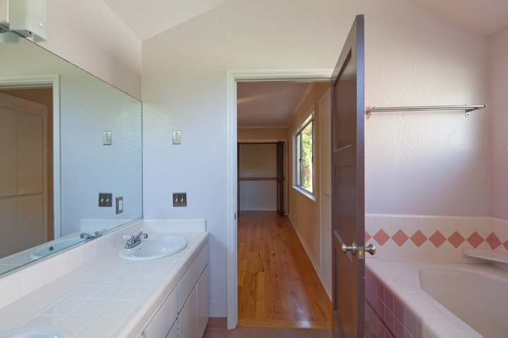 Master Bath picture - 1119 Oregon Ave, Palo Alto 94303
