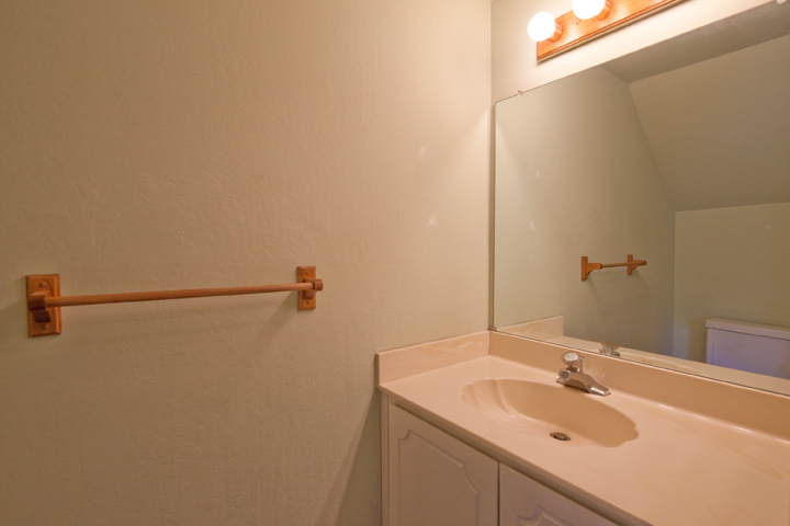 Half Bath Picture - 815 Peary Ln, Foster City 94404 Half Bath picture - 815 Peary Ln, Foster City 94404