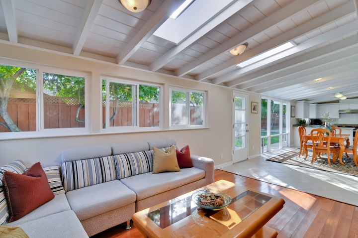 Family Room picture - 3084 Stelling Dr, Palo Alto 94303