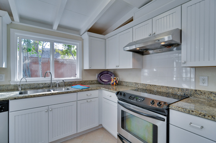Kitchen picture - 3084 Stelling Dr, Palo Alto 94303