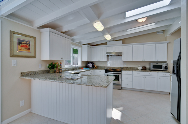 Kitchen picture - 3084 Stelling Dr, Palo Alto 94303