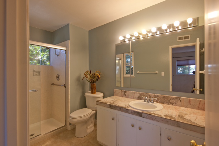 Upstairs Bath Picture - 1474 Wildrose Way, Mountain View 94043 Upstairs Bath picture - 1474 Wildrose Way, Mountain View 94043