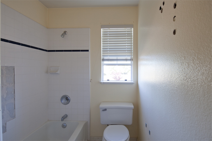 Upstairs Bath (B) picture - 109 Windrose Ln, Redwood Shores 94065