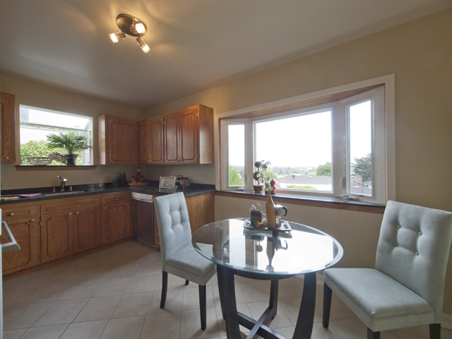 Breakfast Area (A) picture - 4023 Bayview Ave, San Mateo 94403