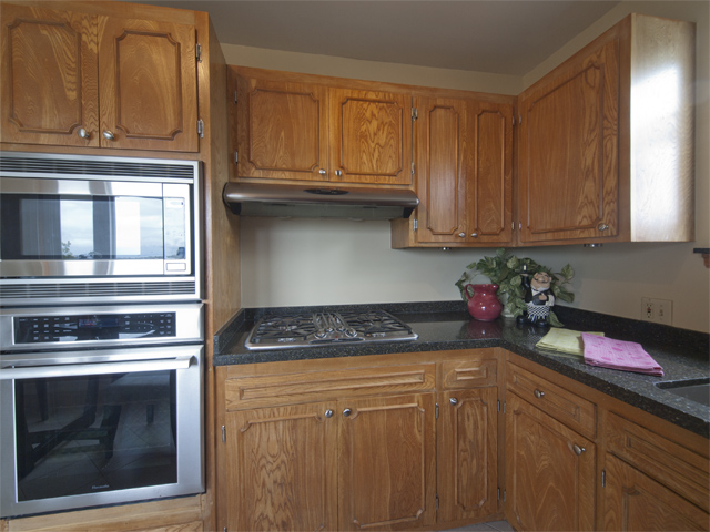 Kitchen (B) picture - 4023 Bayview Ave, San Mateo 94403