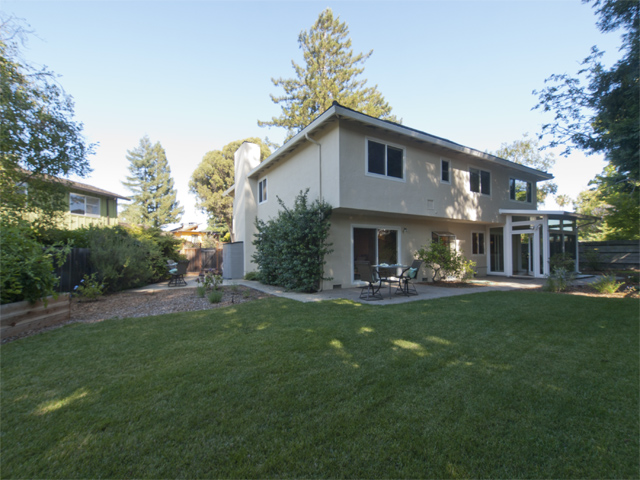 Backyard picture - 709 Charleston Ct, Palo Alto 94303