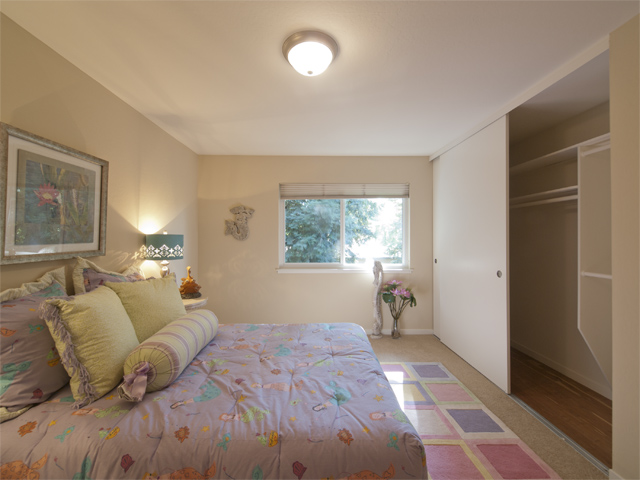 Bedroom 2 picture - 709 Charleston Ct, Palo Alto 94303