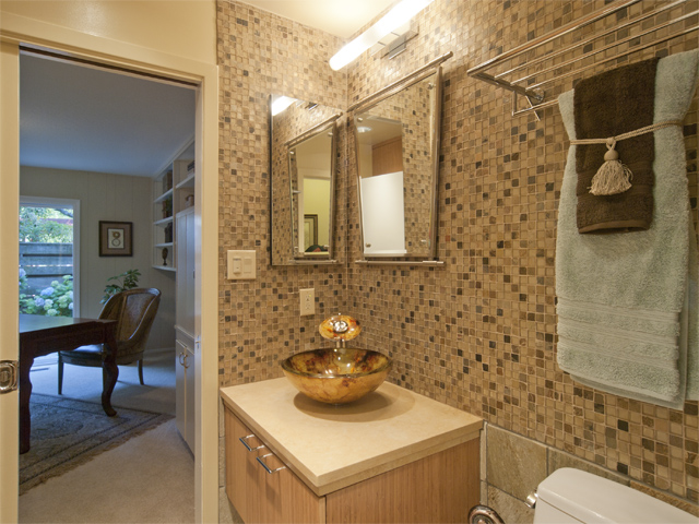 Half Bath picture - 709 Charleston Ct, Palo Alto 94303