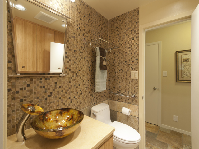 Half Bath picture - 709 Charleston Ct, Palo Alto 94303