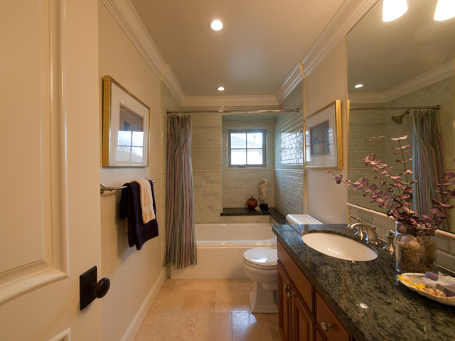 Upstairs Bath (B) Picture - 3457 Cowper St, Palo Alto 94306 Upstairs Bath (B) picture - 3457 Cowper St, Palo Alto 94306