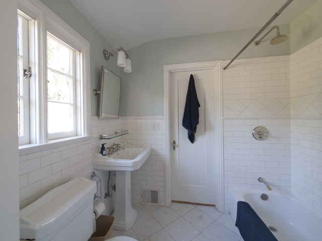 Bath 2 (A) picture - 75 Crescent Dr, Palo Alto 94301