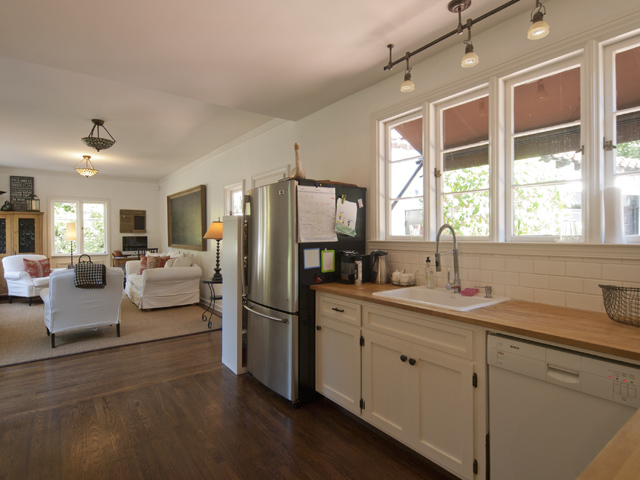 Kitchen (A) picture - 75 Crescent Dr, Palo Alto 94301