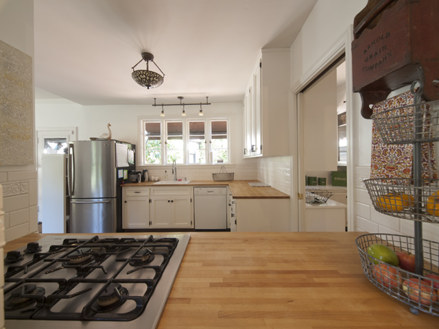 Kitchen (B) picture - 75 Crescent Dr, Palo Alto 94301