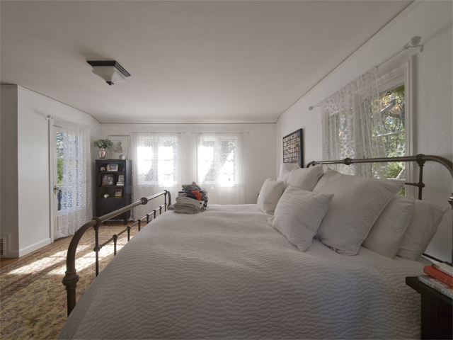 Master Bedroom (B) picture - 75 Crescent Dr, Palo Alto 94301