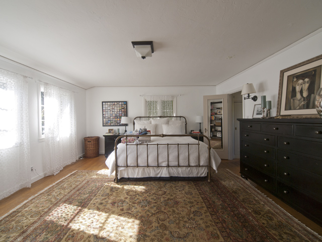 Master Bedroom (C) picture - 75 Crescent Dr, Palo Alto 94301