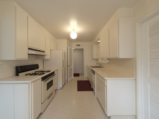Kitchen (B) picture - 942 Heatherstone Way, Sunnyvale 94087