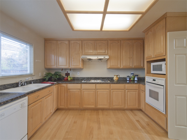 Kitchen (C) picture - 10577 Johansen Dr, Cupertino 95014