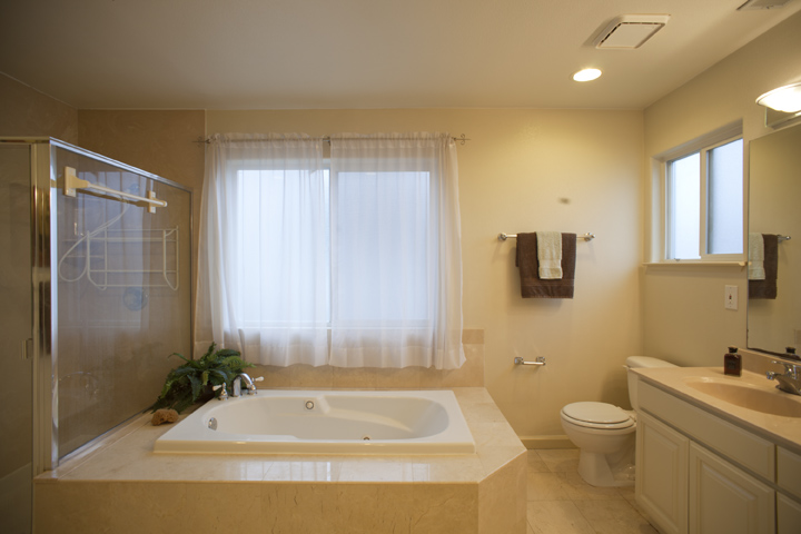 Master Bathroom (C) picture - 10577 Johansen Dr, Cupertino 95014