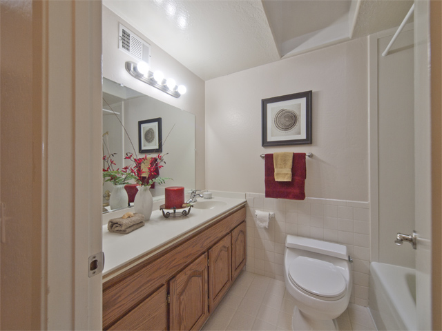 Bathroom (A) picture - 300 Mullet Ct, Foster City 94404
