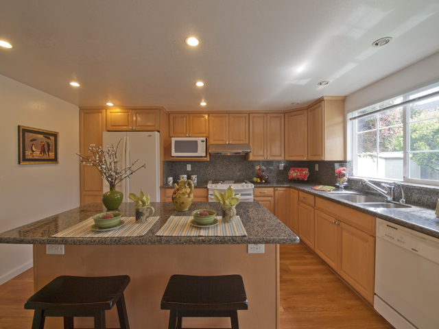 Kitchen (A) picture - 300 Mullet Ct, Foster City 94404