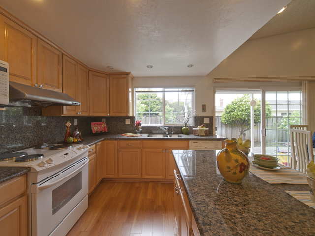 Kitchen (B) picture - 300 Mullet Ct, Foster City 94404