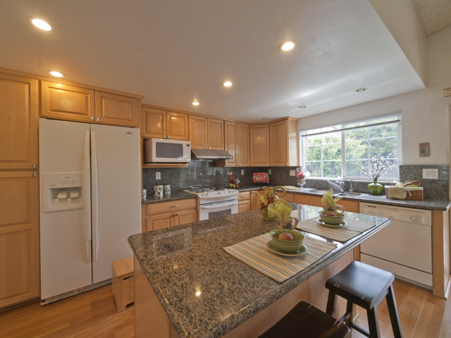 Kitchen (C) picture - 300 Mullet Ct, Foster City 94404