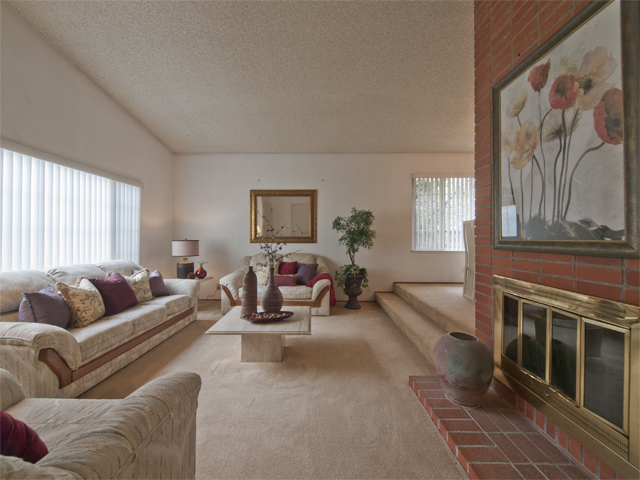 Living Room (B) picture - 300 Mullet Ct, Foster City 94404