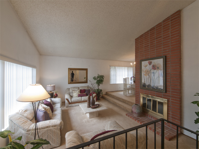 Living Room (C) picture - 300 Mullet Ct, Foster City 94404