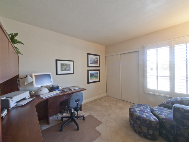 Bedroom 3 (A) picture - 18 Portofino Cir, Redwood Shores 94065
