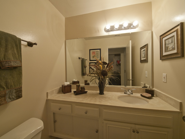 Half Bath (A) Picture - 18 Portofino Cir, Redwood Shores 94065 Half Bath (A) picture - 18 Portofino Cir, Redwood Shores 94065