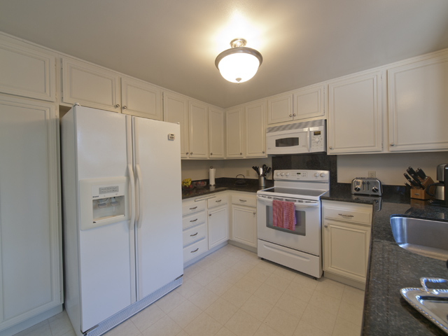 Kitchen (C) Picture - 18 Portofino Cir, Redwood Shores 94065 Kitchen (C) picture - 18 Portofino Cir, Redwood Shores 94065