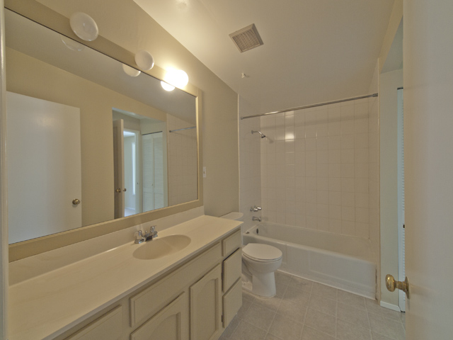 Bathroom (A) picture - 1032 Ringwood Ave, Menlo Park 94025