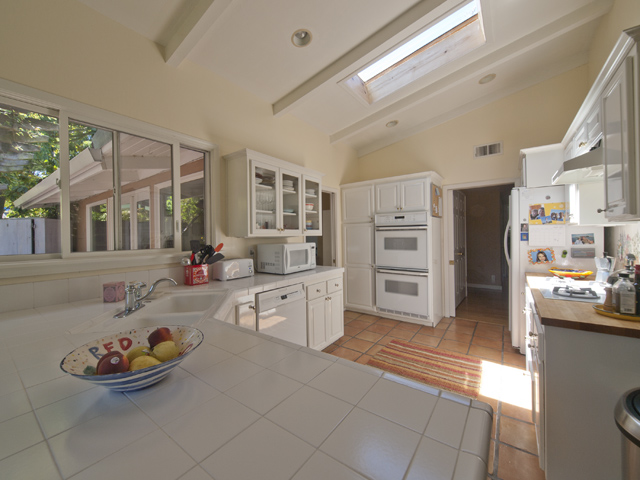 Kitchen picture - 854 Rorke Way, Palo Alto 94303